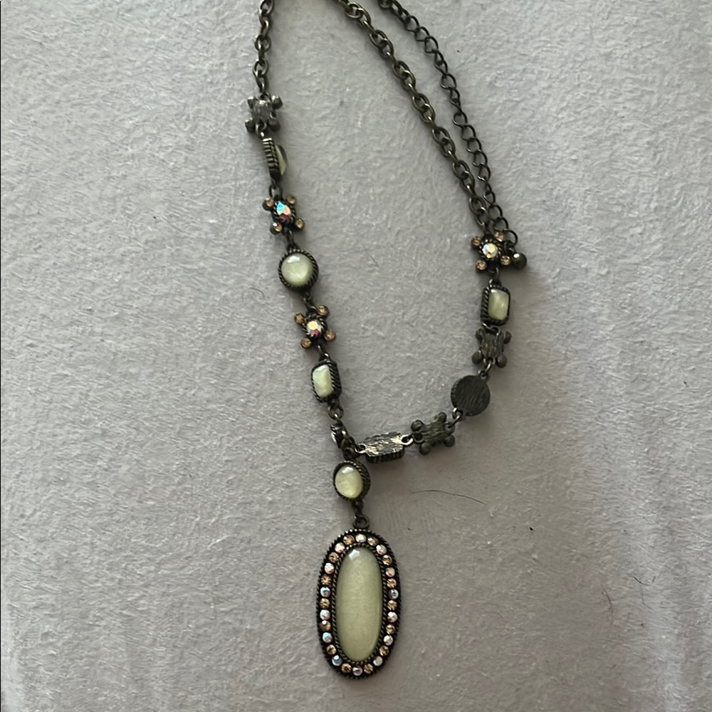 Elegant Silver and Cream Pendant Necklace